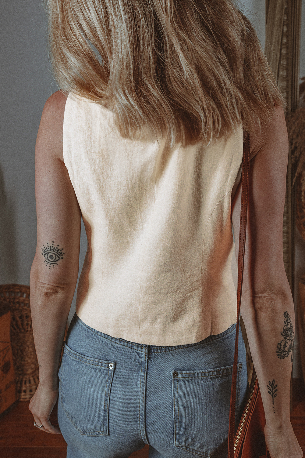 White Slim Fit Buttoned V Neck Vest - Image 5