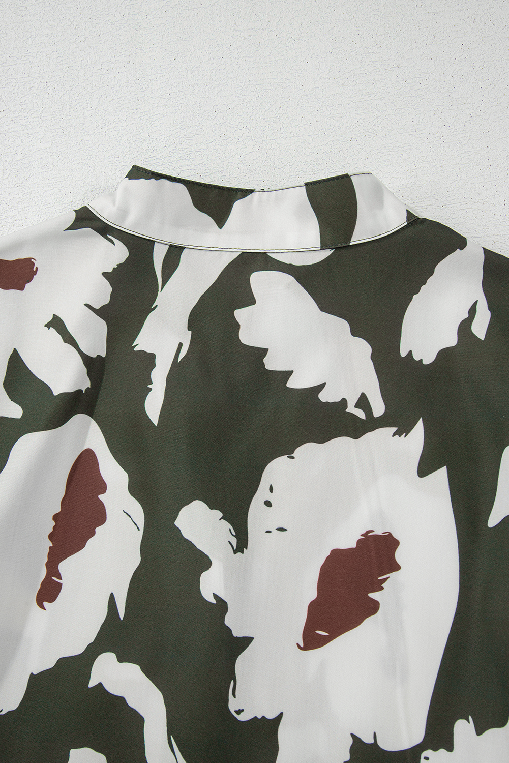 Four Leaf Clover Abstract Floral Print Puff Sleeve Half Button Blouse - Image 7